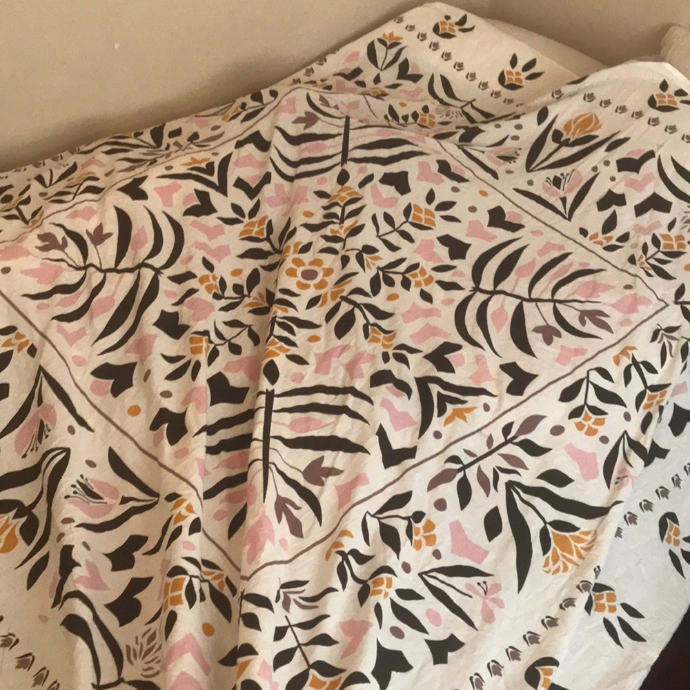 Urban Outfitters like tapestry. Huge!!
